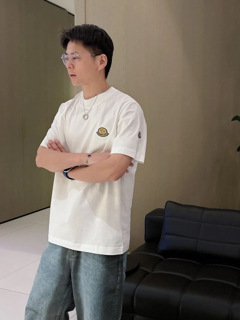 Sleek Moncler T-Shirts 140472