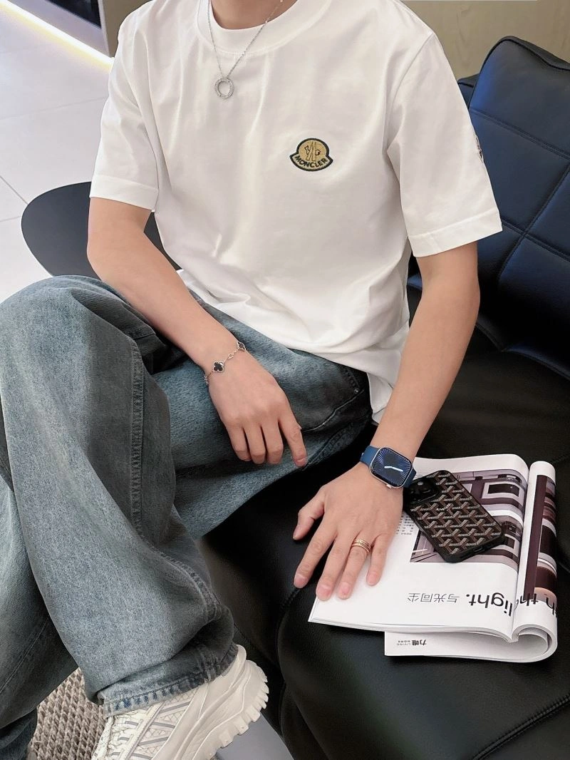 Sleek Moncler T-Shirts 140472