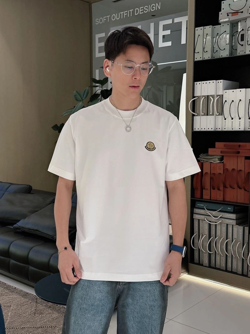 Sleek Moncler T-Shirts 140472