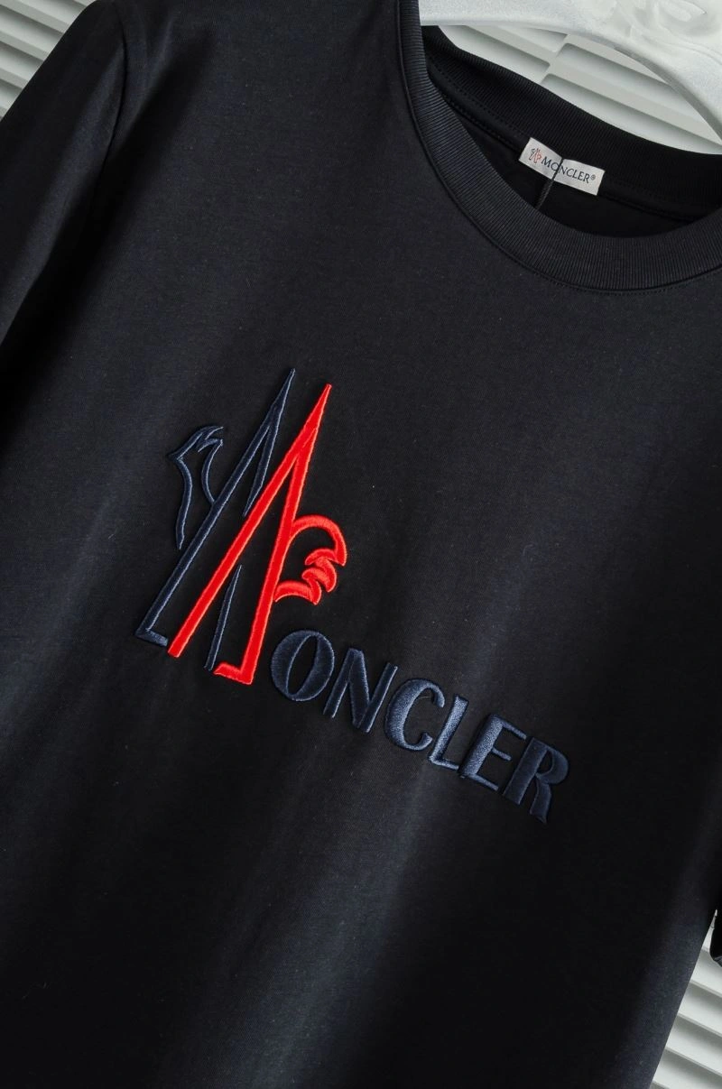 Moncler T-Shirts Breathable 140410