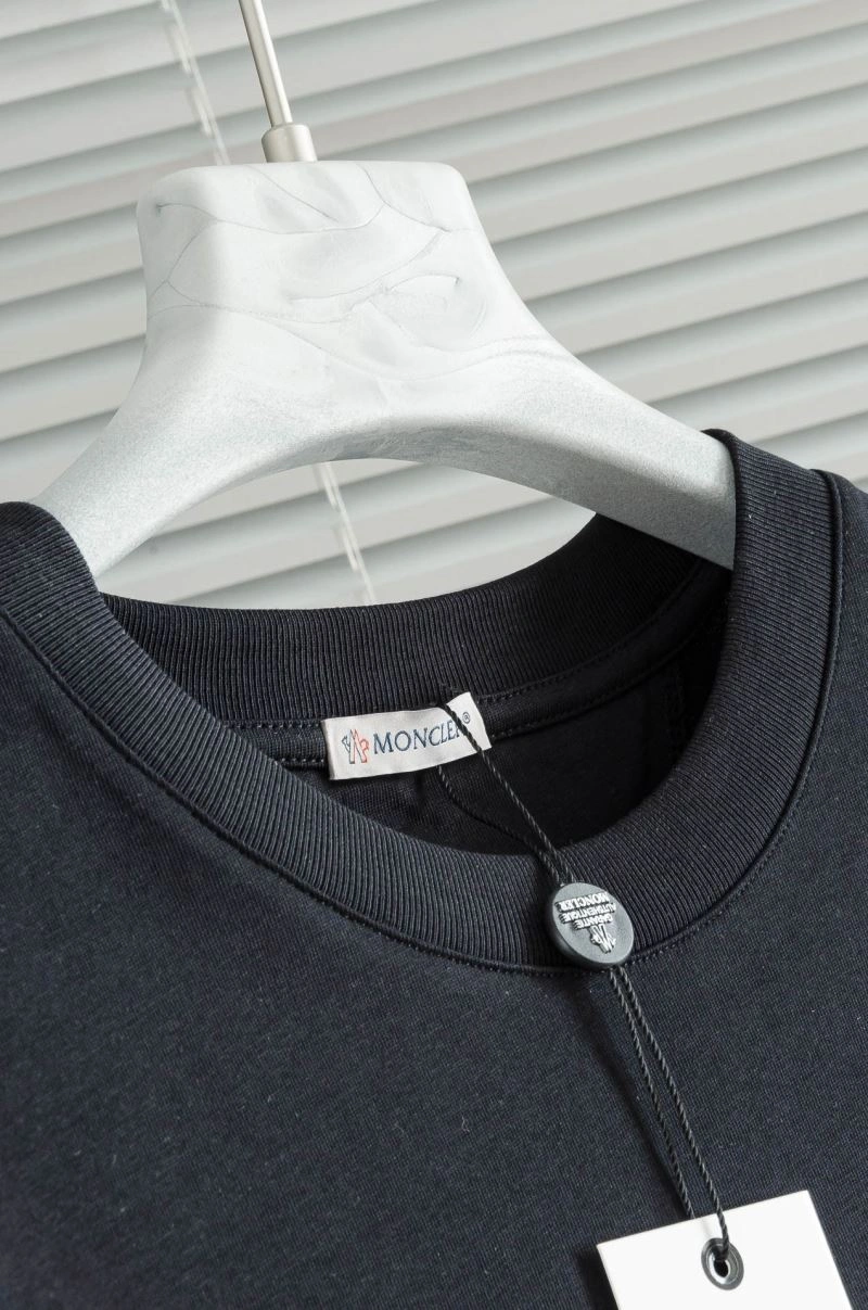 Moncler T-Shirts Breathable 140410