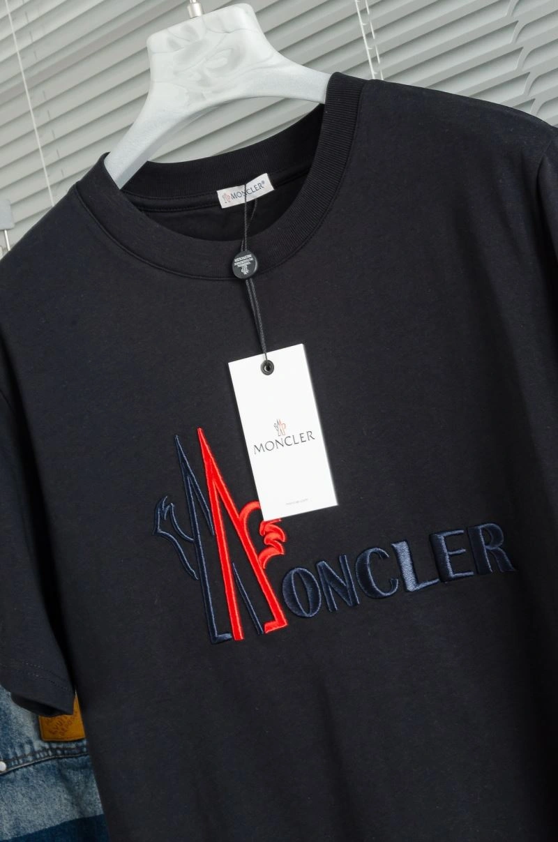 Moncler T-Shirts Breathable 140410