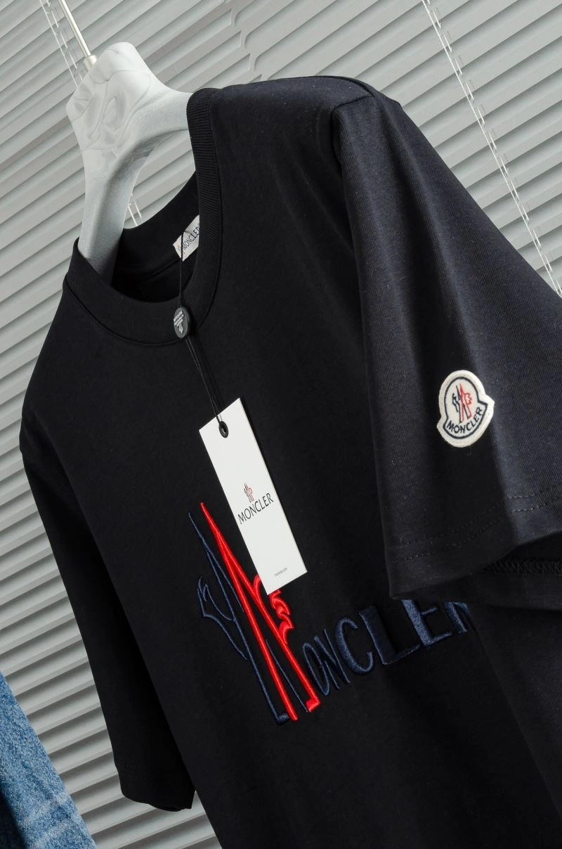 Moncler T-Shirts Breathable 140410