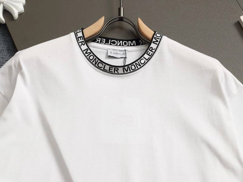 Moncler T-Shirts Stretchable 140384