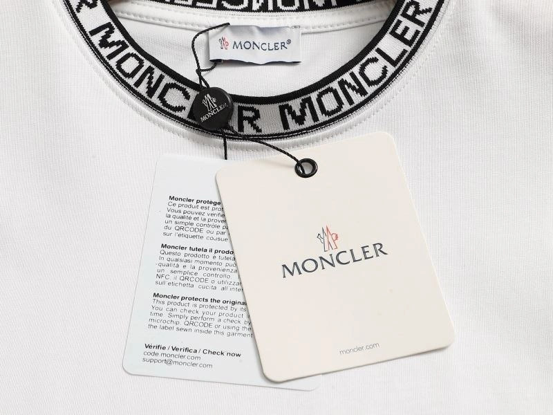 Moncler T-Shirts Stretchable 140384