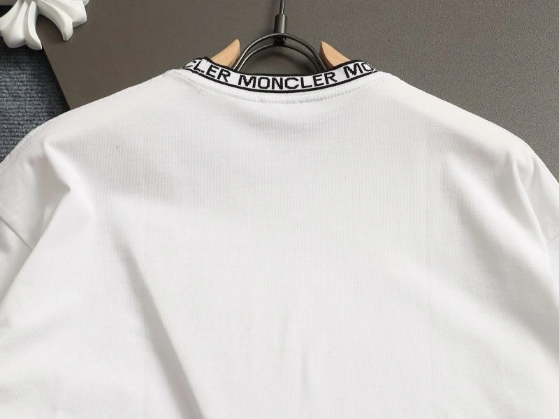 Moncler T-Shirts Stretchable 140384
