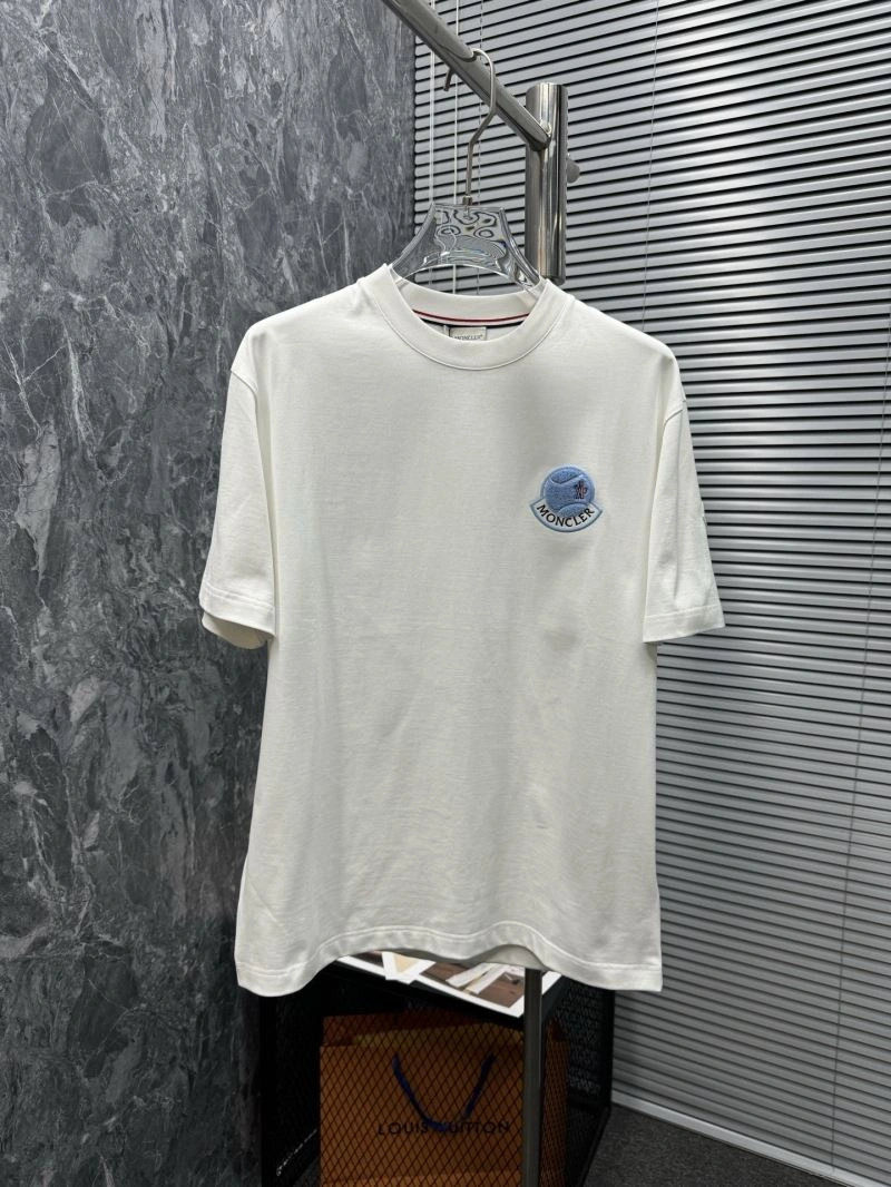 Moncler T-Shirts FashionForward 140380
