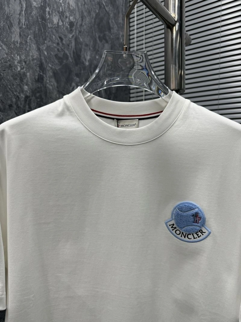 Moncler T-Shirts FashionForward 140380