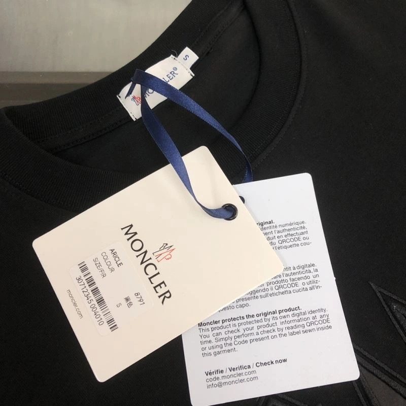 Moncler T-Shirts Minimalist 140092