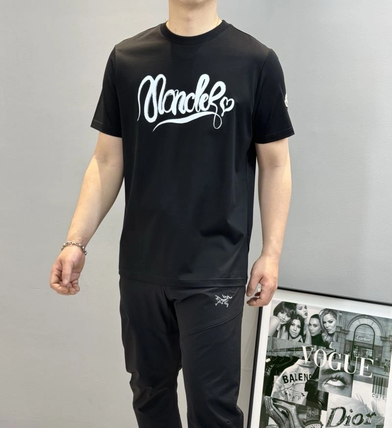 Moncler T-Shirts UrbanChic 140082