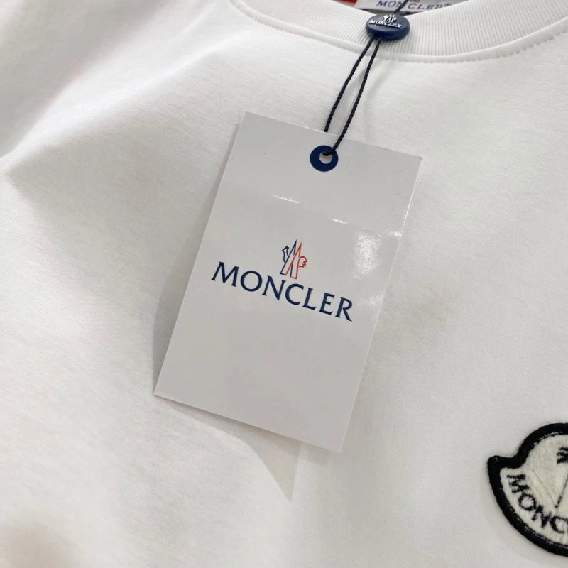 Modern Moncler T-Shirts 140083