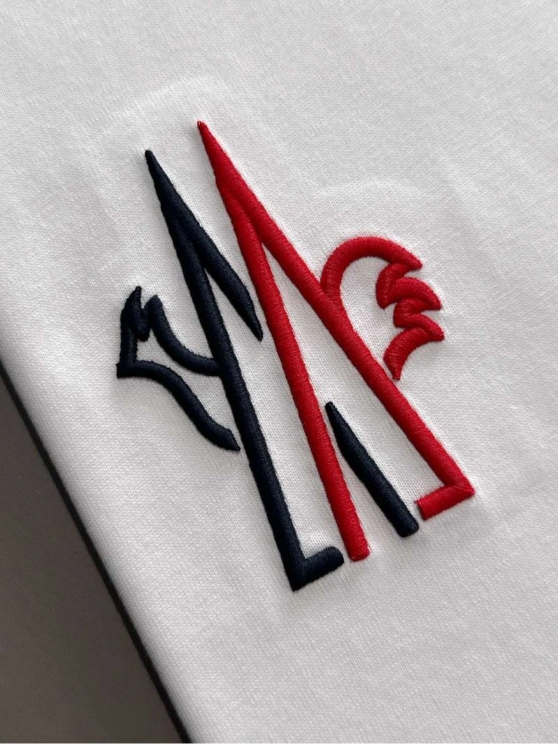 Moncler T-Shirts Timeless 140060
