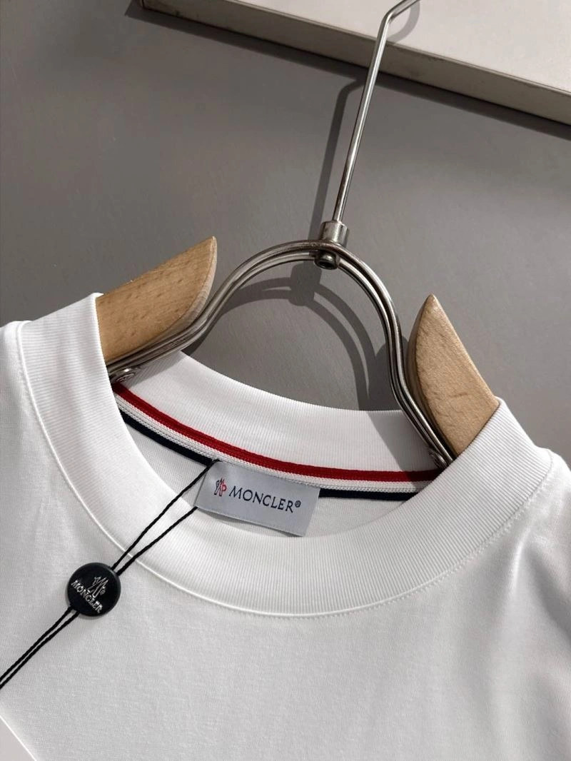 Moncler T-Shirts Timeless 140060