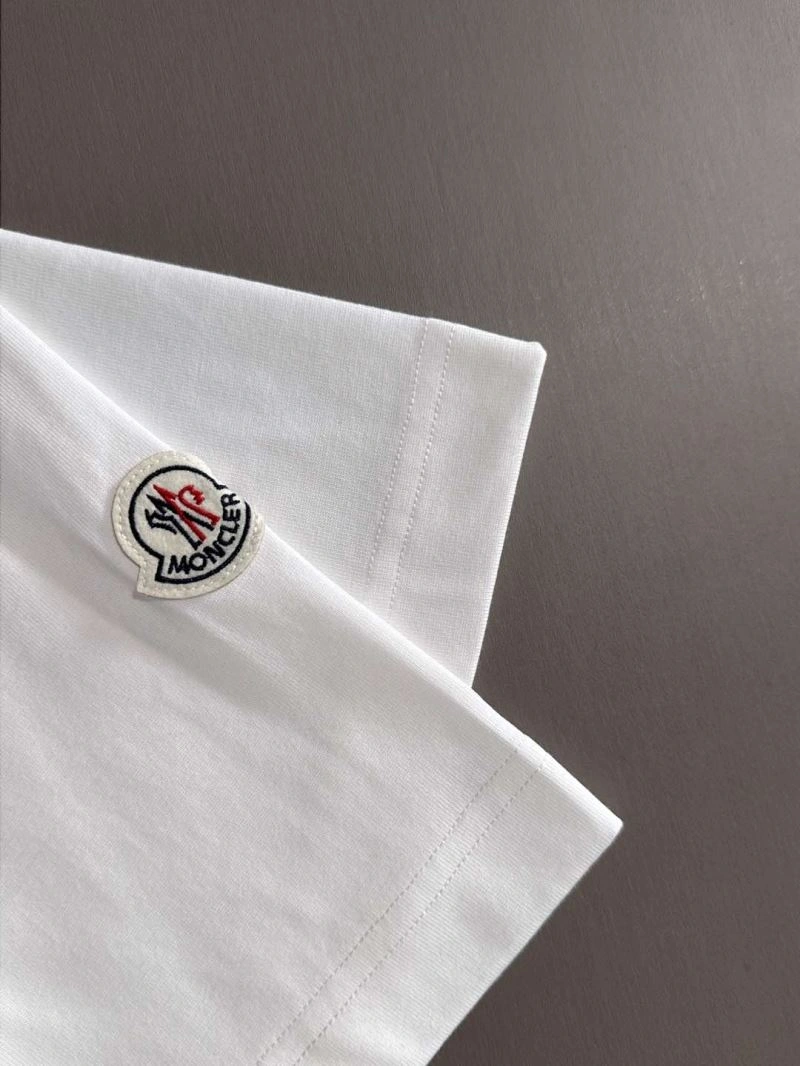 Moncler T-Shirts Timeless 140060