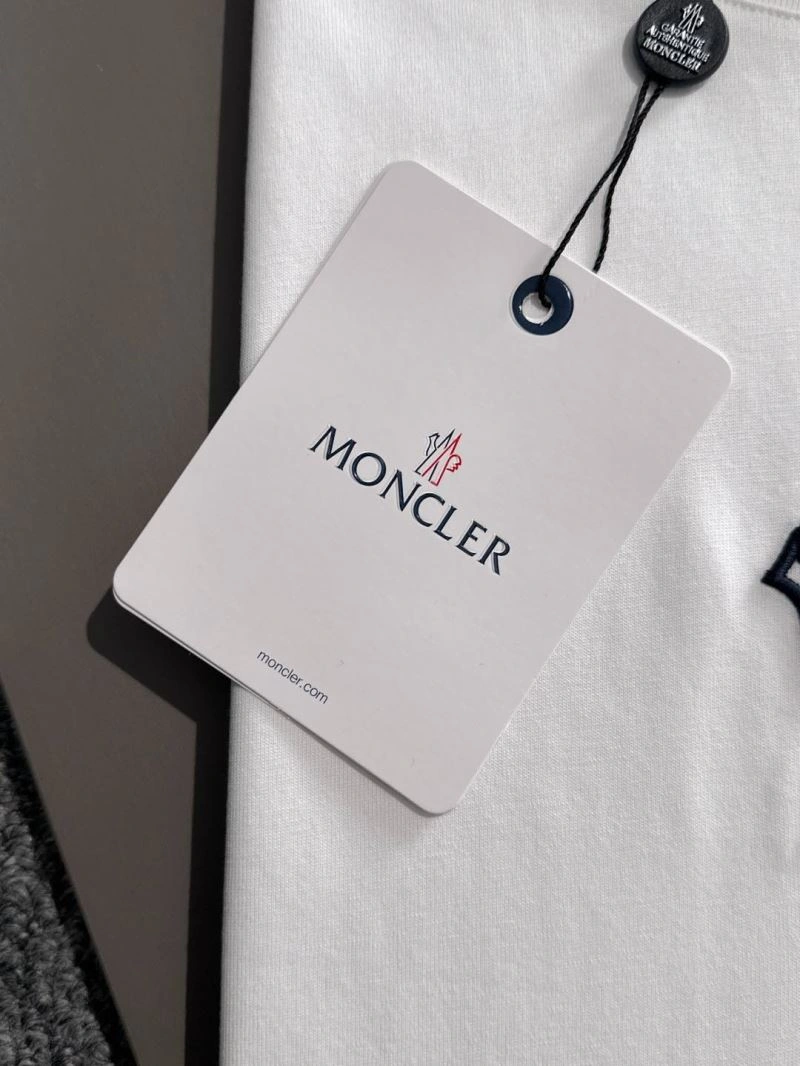 Moncler T-Shirts Timeless 140060