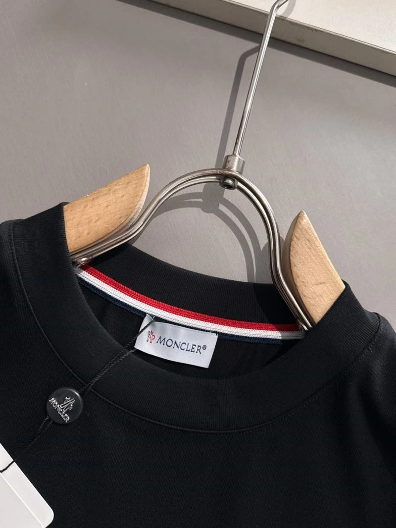 Moncler T-Shirts Refined 140059