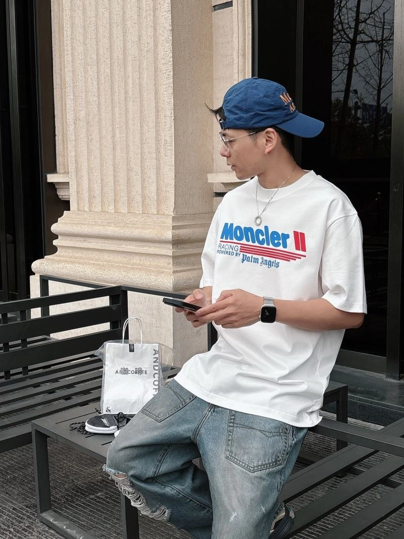 Moncler T-Shirts Stretchable 140051