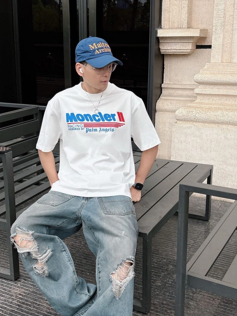 Moncler T-Shirts Stretchable 140051