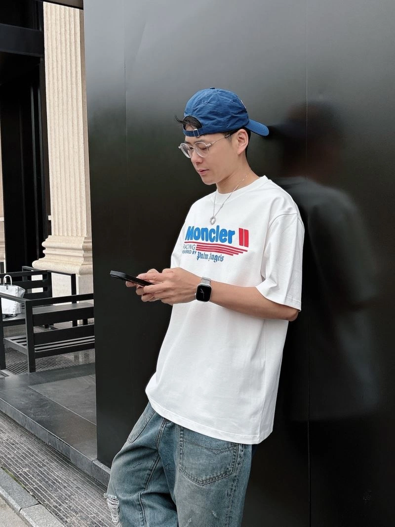 Moncler T-Shirts Stretchable 140051