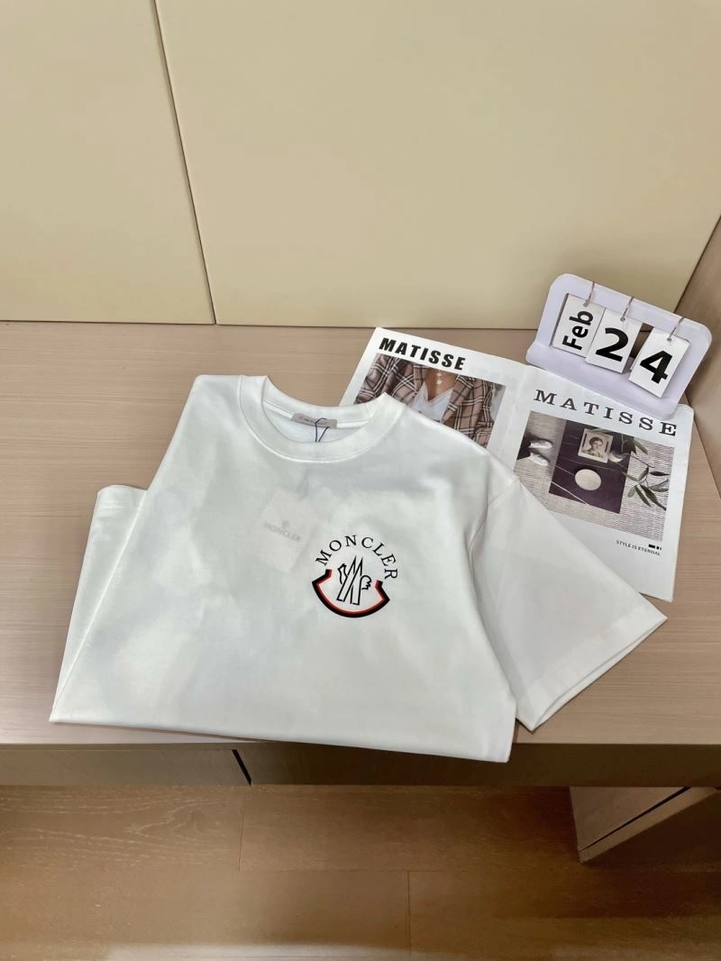 Moncler T-Shirts WaterResistant 140046
