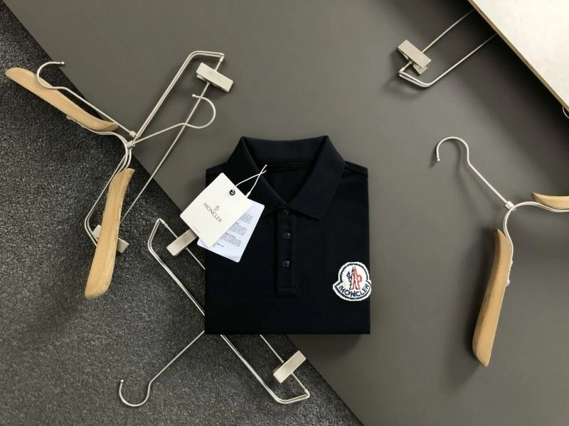 Moncler T-Shirts Sleek 140044
