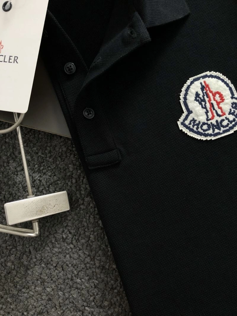 Moncler T-Shirts Sleek 140044