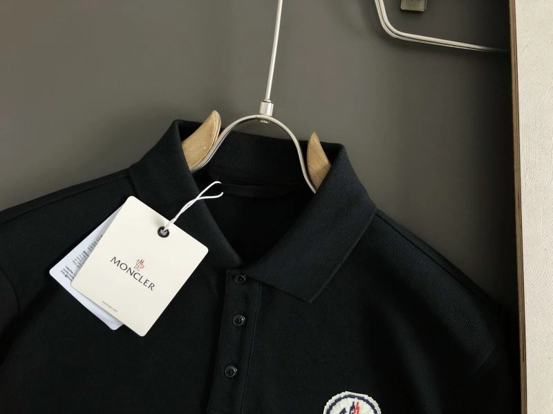 Moncler T-Shirts Sleek 140044