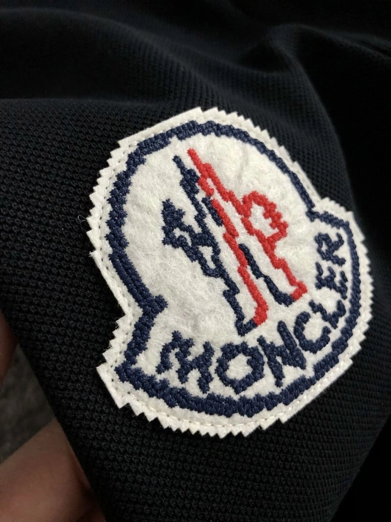 Moncler T-Shirts Sleek 140044