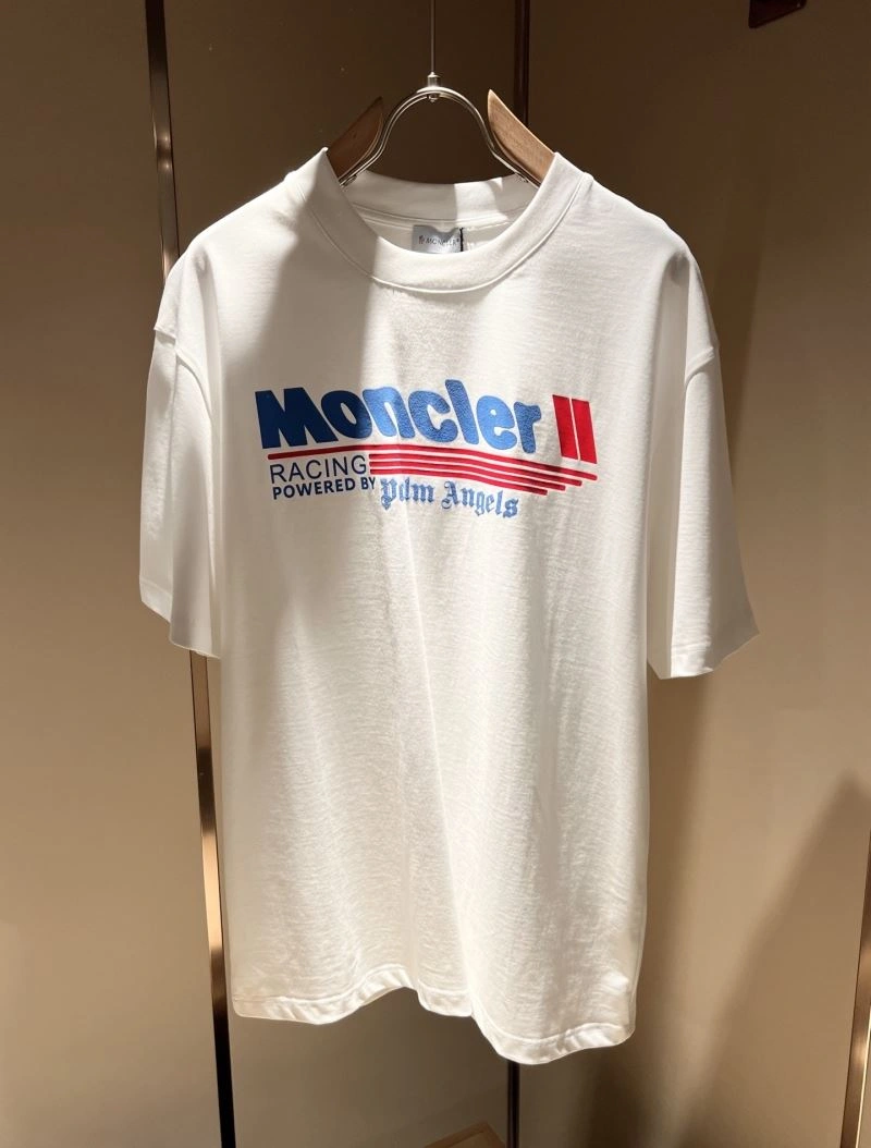 Lightweight Moncler T-Shirts 140032