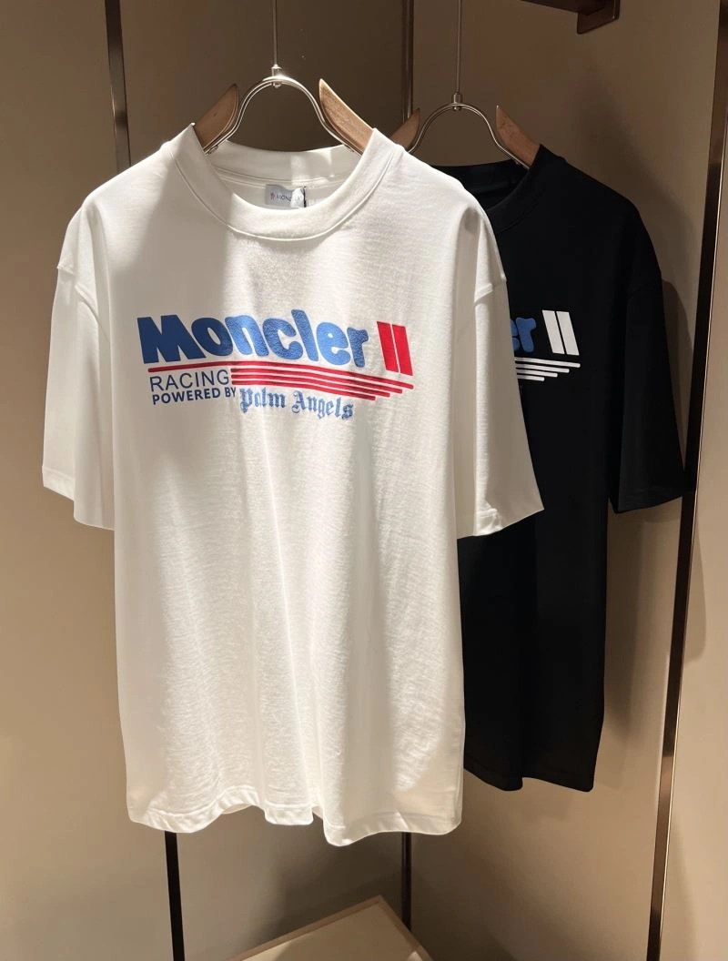 Lightweight Moncler T-Shirts 140032