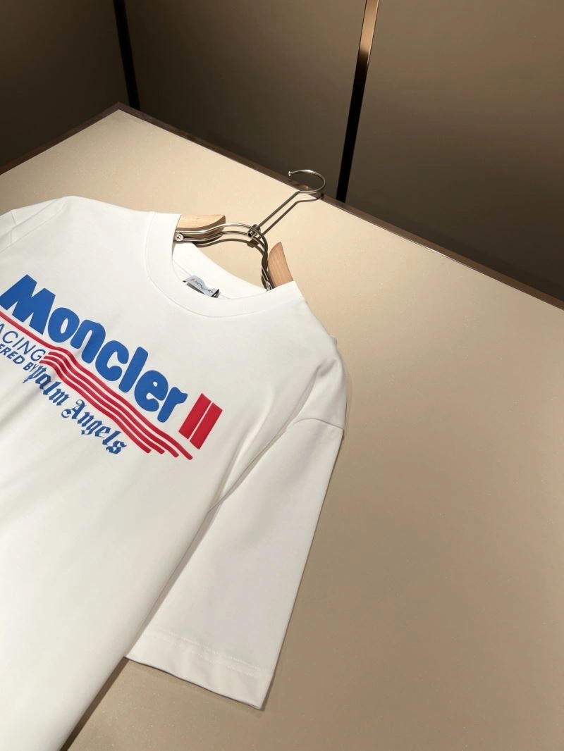 Lightweight Moncler T-Shirts 140032