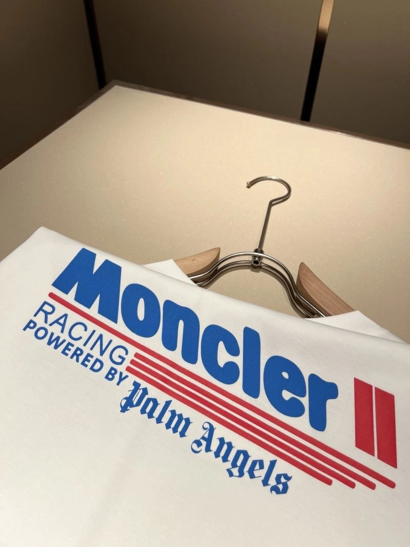 Lightweight Moncler T-Shirts 140032
