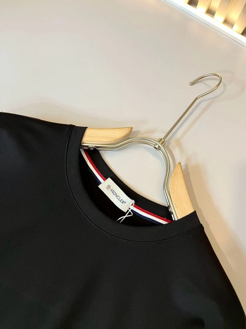 Moncler T-Shirts Thermal 140041