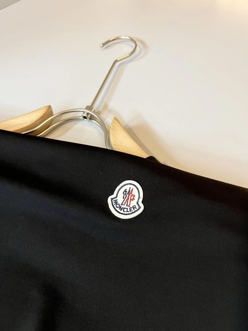 Moncler T-Shirts Thermal 140041