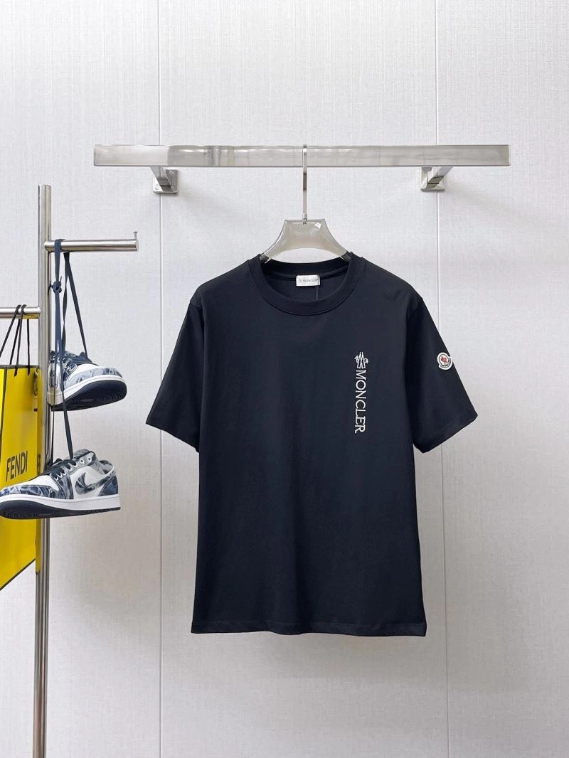 Moncler T-Shirts Stylish 140026