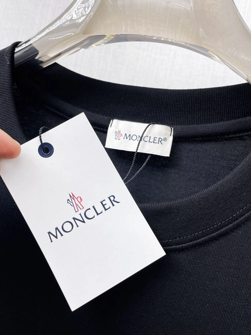 Moncler T-Shirts Stylish 140026