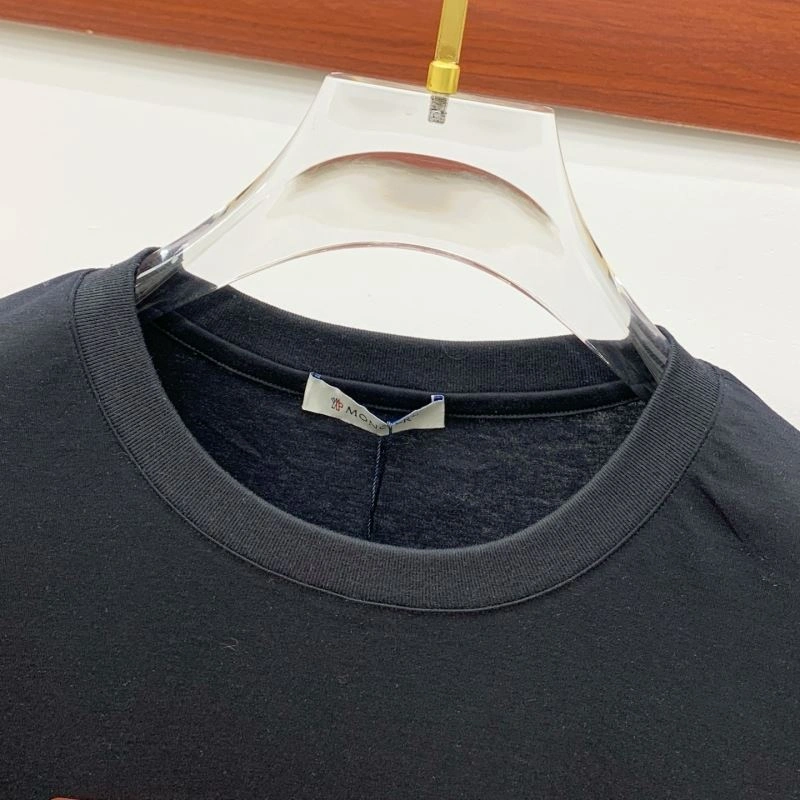 Effortless Moncler T-Shirts 140020