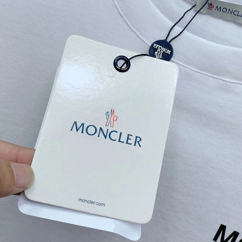 Moncler T-Shirts Durable 140017