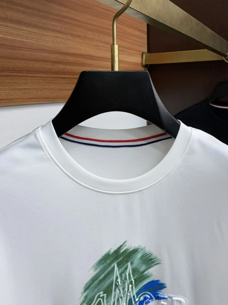 Stylish Moncler T-Shirts 140003