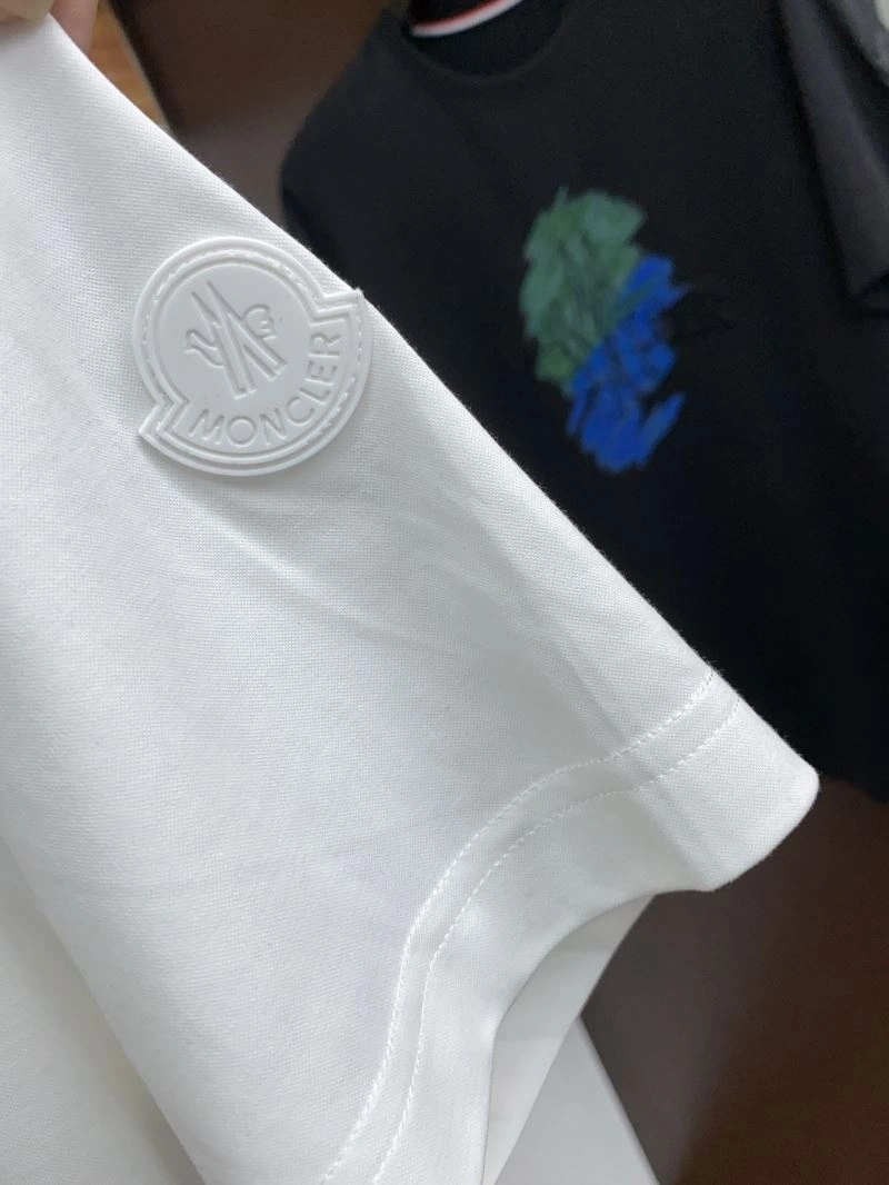 Stylish Moncler T-Shirts 140003