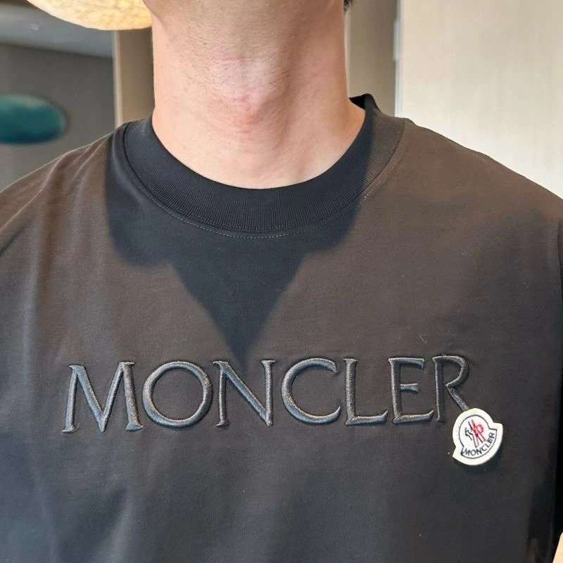 Moncler T-Shirts Resilient 139998
