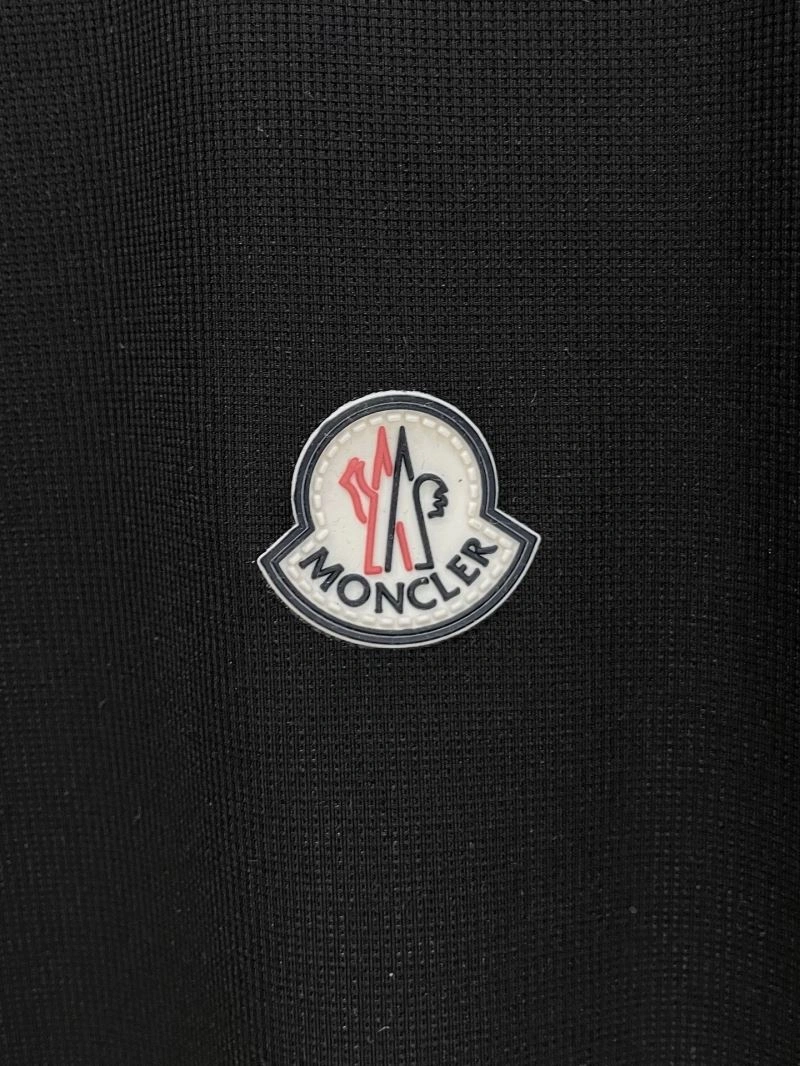 Moncler T-Shirts Snug 139991