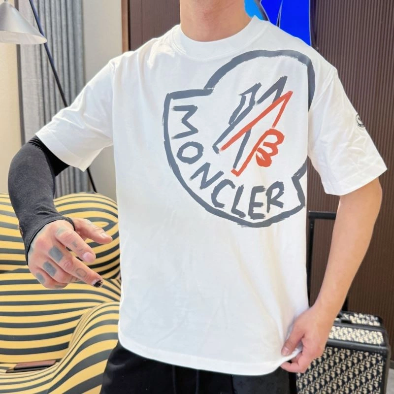 Moncler T-Shirts Refined 139971
