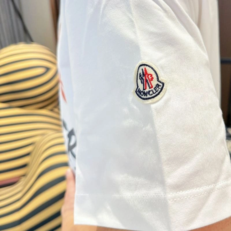 Moncler T-Shirts Refined 139971