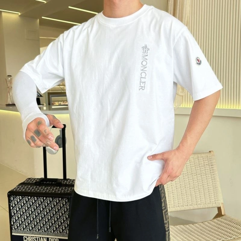 Moncler T-Shirts Breathable 139966