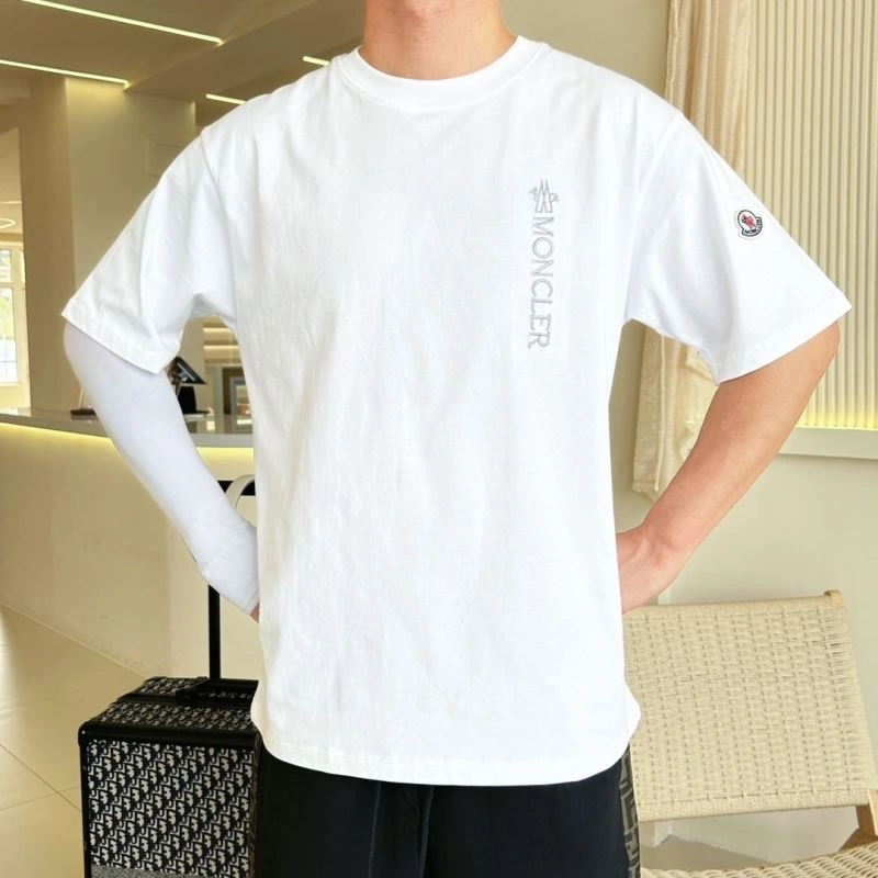 Moncler T-Shirts Breathable 139966