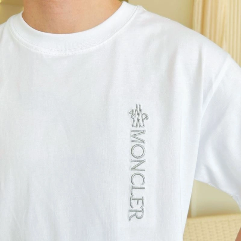 Moncler T-Shirts Breathable 139966