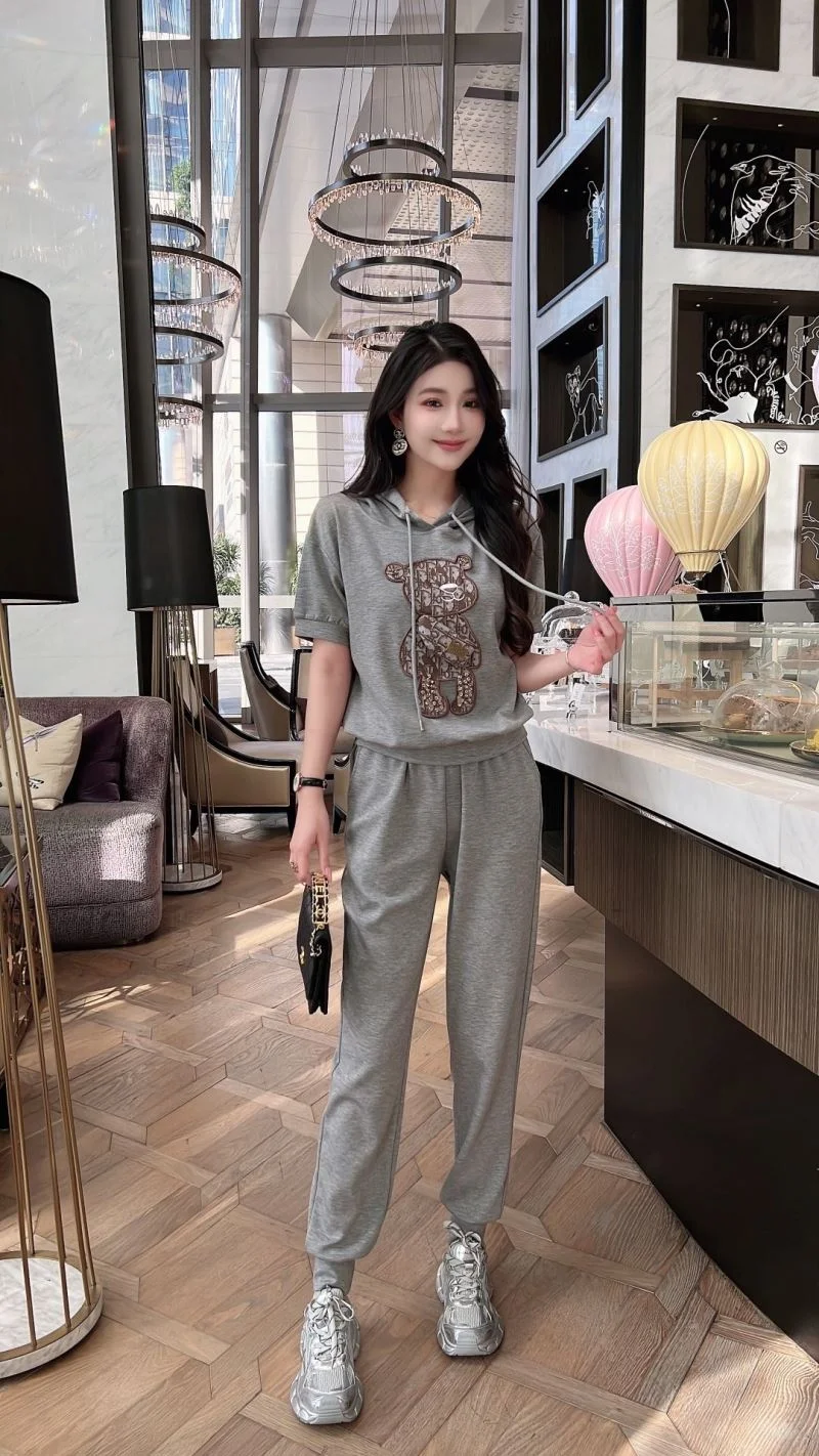 WellDesigned Moschino Long Suits 163930