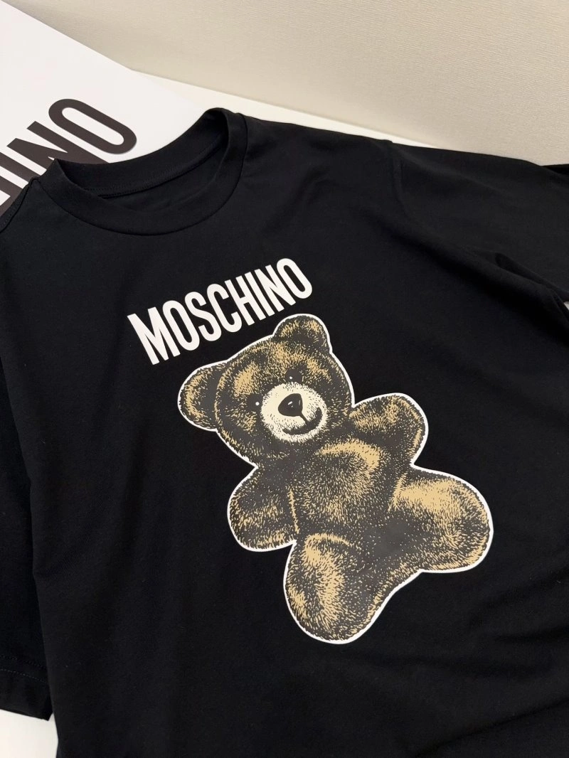 Contemporary Moschino T-Shirts 148299