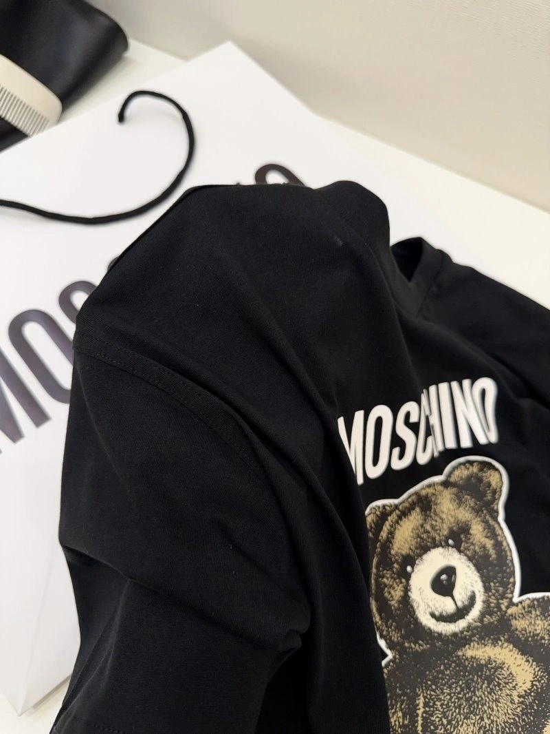 Contemporary Moschino T-Shirts 148299